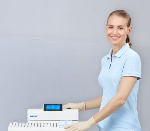 Melag Arbeitstische für MELAseal Siegelgeräte 300 / Pro (Anwendungsbeispiel MELAseal 300 mit Arbeitstisch comfort )