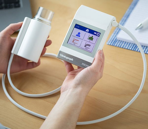 Vitalograph micro™ Spirometer mit optionalem Adapter-Kit (Anwendungsbeispiel)