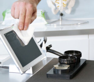 Schülke mikrozid universal wipes premium Flächen-Schnelldesinfektion (Anwendungsbeispiel)