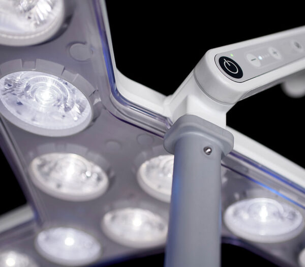 Derungs TRIANGO 100-1 LED OP-Leuchte – Detailansicht Leuchtenkörper 2