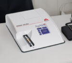 analyticon Urilyzer 100 Pro POCT-Analysegerät zur Urindiagnostik (Anwendungsbeispiel)