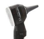 Luxamed LuxaScope Auris LED 2,5 V Otoskop mit Batteriegriff – Detailansicht mit Ohrtrichter (Anwendungsbeispiel)