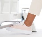 gymna.GO D2 Behandlungsliege, 2-teilig – Detailansicht i-control (Anwendungsbeispiel)