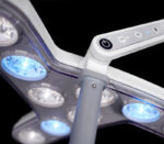 Derungs TRIANGO FOKUS 130-3 DUO LED OP-Leuchte – Detailansicht Leuchtenkörper und Bedienfeld (Anwendungsbeispiel)