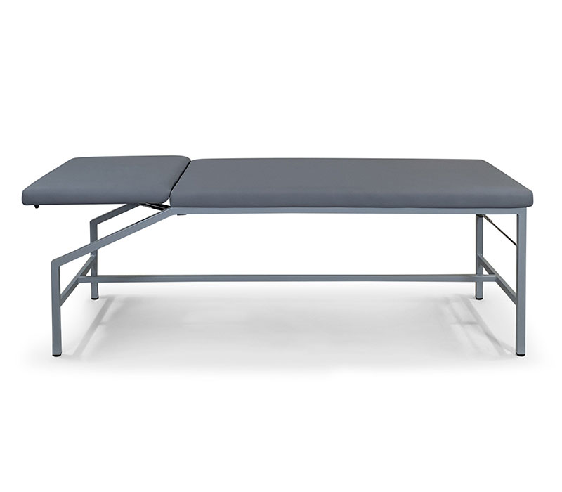 K. H. Dewert Untersuchungsliege DFH, Modell 27 / 37 (Anwendungsbeispiel inkl. Papierrollenhalter) K. H. Dewert Untersuchungsliege DFH, Modell 27 / 37 (Anwendungsbeispiel inkl. Papierrollenhalter)