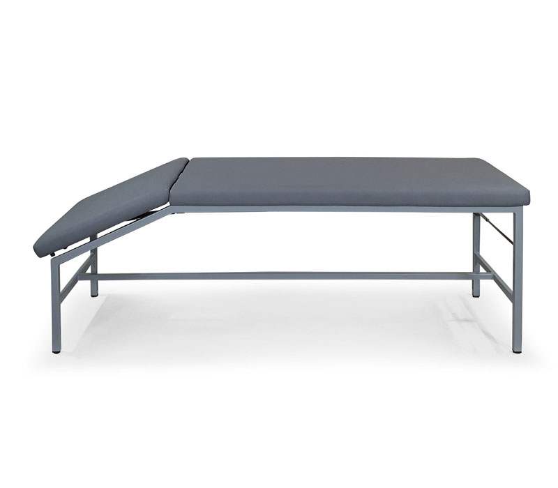 K. H. Dewert Untersuchungsliege DFH, Modell 27 / 37 (Anwendungsbeispiel inkl. Papierrollenhalter) K. H. Dewert Untersuchungsliege DFH, Modell 27 / 37 (Anwendungsbeispiel inkl. Papierrollenhalter)