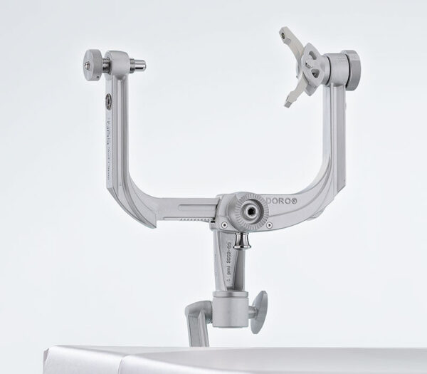 DORO Skull Clamp 101.0127.0 für Schmitz DIAMOND / mobilis OP-Tische (Anwendungsbeispiel)