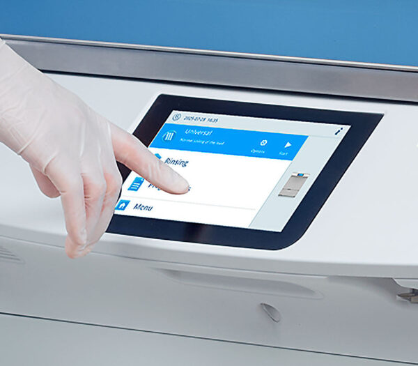 Melag MELAtherm 20 RDG passiveDRY mit MKG-Set – Detailansicht Smart Touch Bediendisplay (Anwendungsbeispiel)