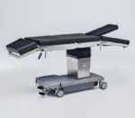 Schmitz OPX mobilis 300 C Operationstisch (Anwendungsbeispiel inkl. optionaler Kopf- und Beinplatten)
