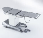 Schmitz medi-matic 115.9 Eingriffsstuhl – HPL-Tischplatten (Anwendungsbeispiel mit optionaler Beinplatte)