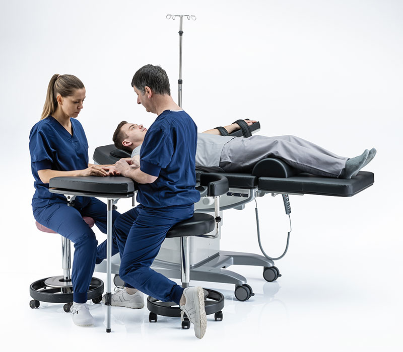 Schmitz medi-matic 115.9 Eingriffsstuhl Orthopädie Hand (Anwendungsbeispiel) Schmitz medi-matic 115.9 Eingriffsstuhl Orthopädie Hand (Anwendungsbeispiel)